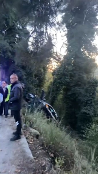 sariyerde-17-yasindaki-ehliyetsiz-surucu-kaza-yapti-2si-cocuk-3-yarali