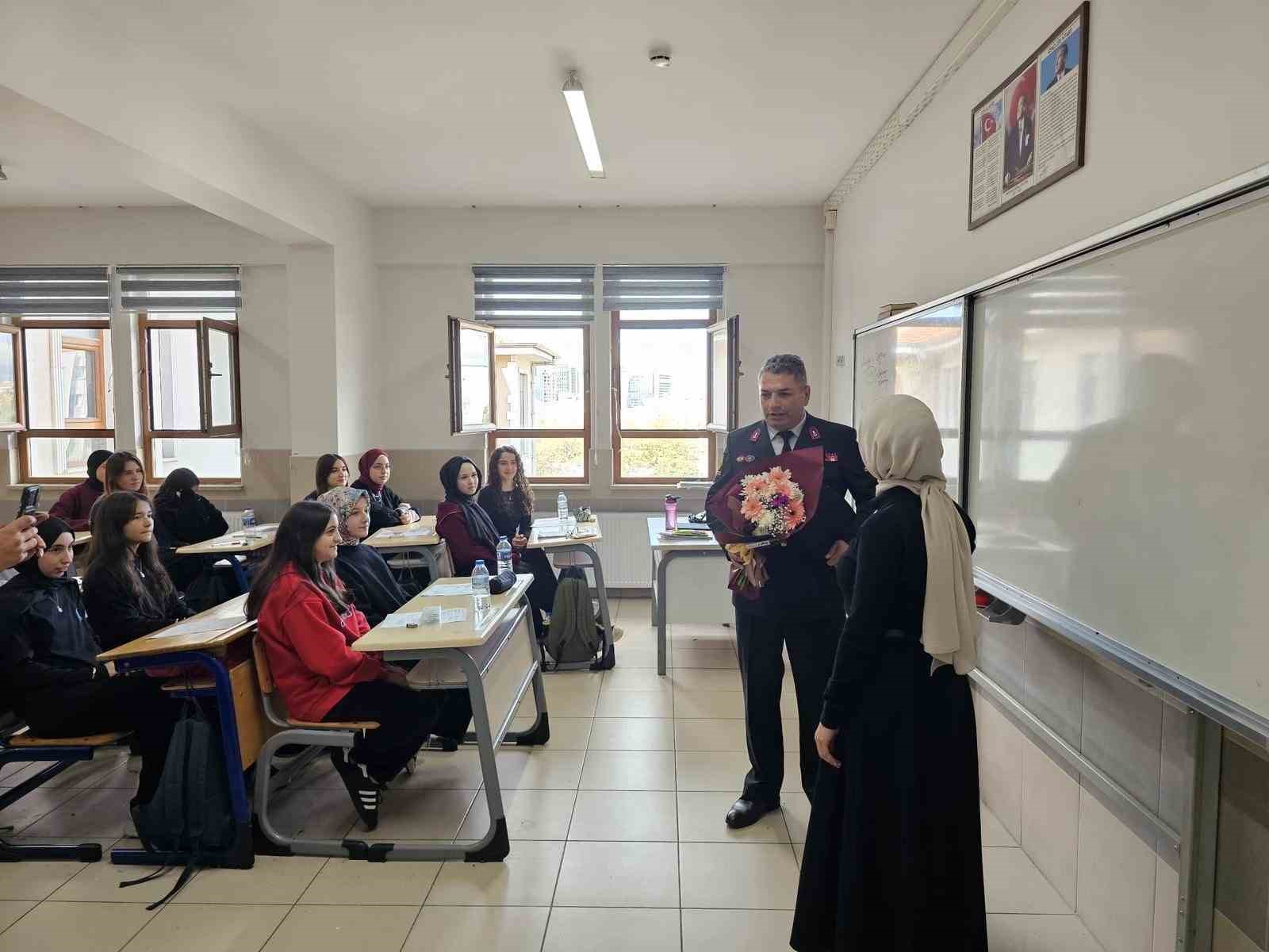 sehit-kizi-ogretmen-unutulmadi