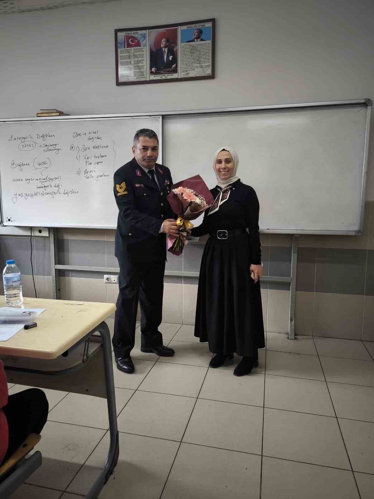 sehit-kizi-ogretmen-unutulmadi