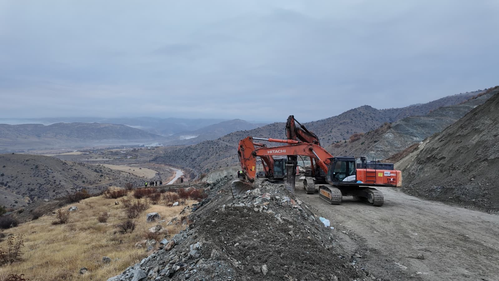 sivasta-maden-ocaginda-gocuk-1-isciyi-kurtarma-calismasi-devam-edecek