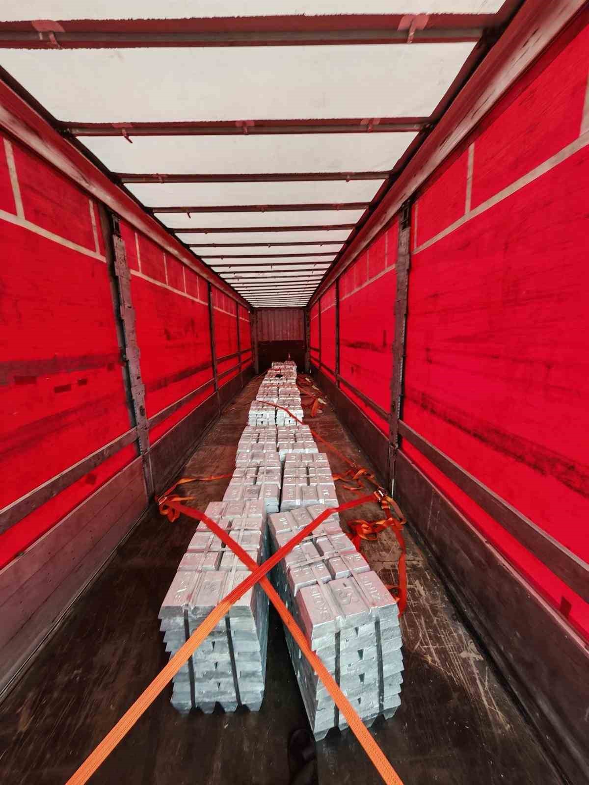 sivasta-tir-dorsesinde-18-kacak-gocmen-yakalandi-suruculer-tutuklandi