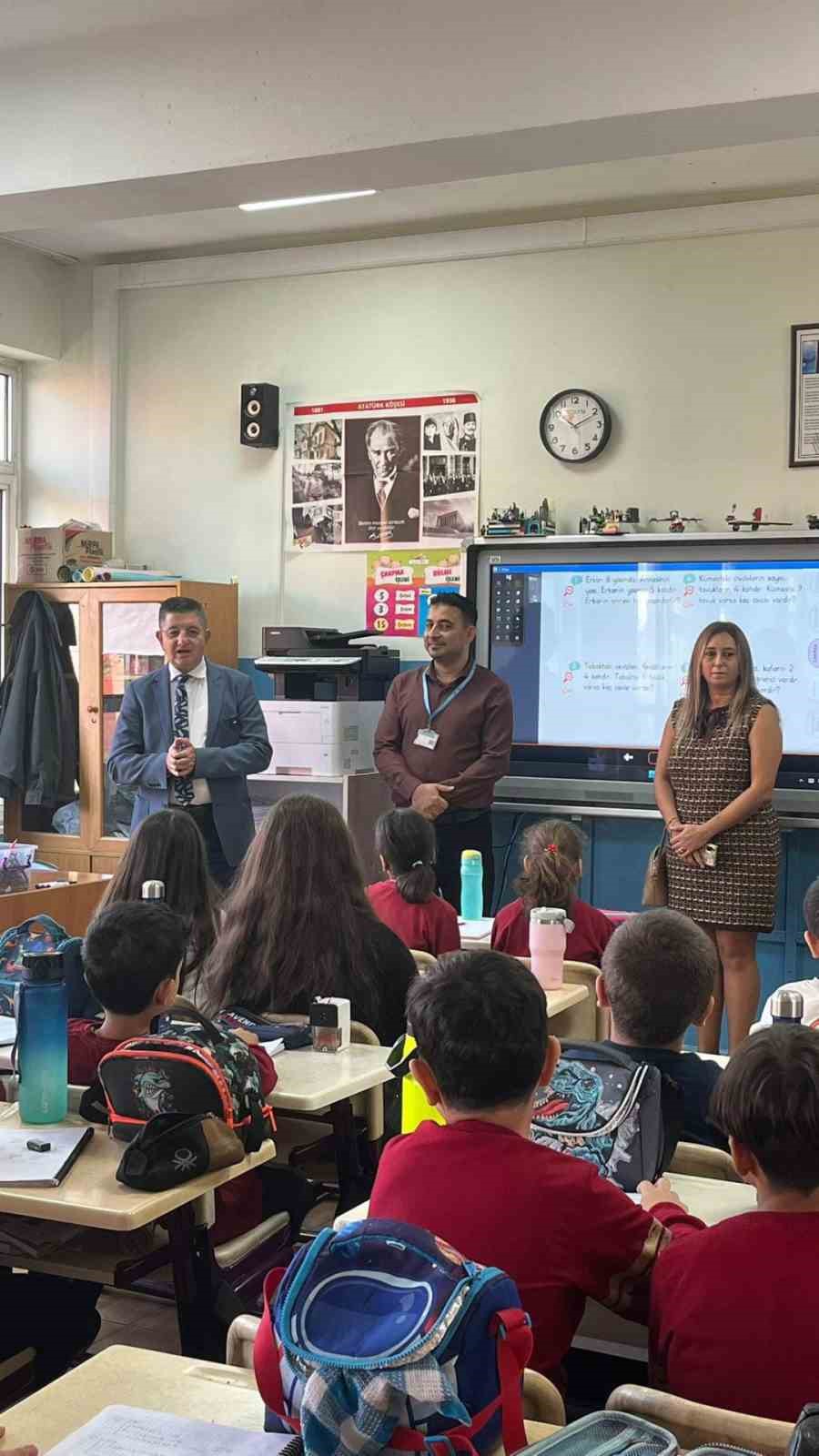 takdir-toplayan-davranis-hediye-kabul-etmeyen-ogretmenlerinin-adina-tekerlekli-sandalye-desteginde-bulundular