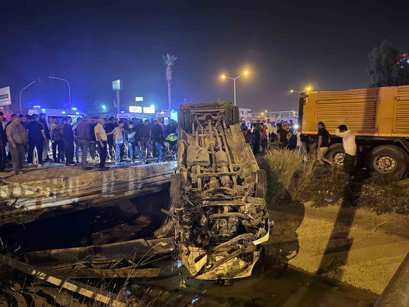 tarsusta-yolcu-minibusu-ile-otomobil-carpisti-10-yarali