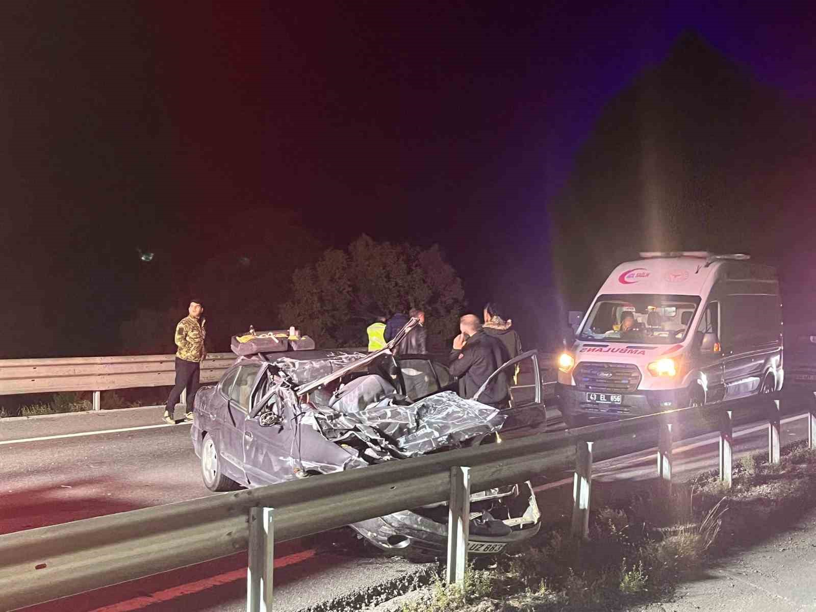 tira-arkadan-carpan-otomobil-hurda-yiginina-dondu-1-olu