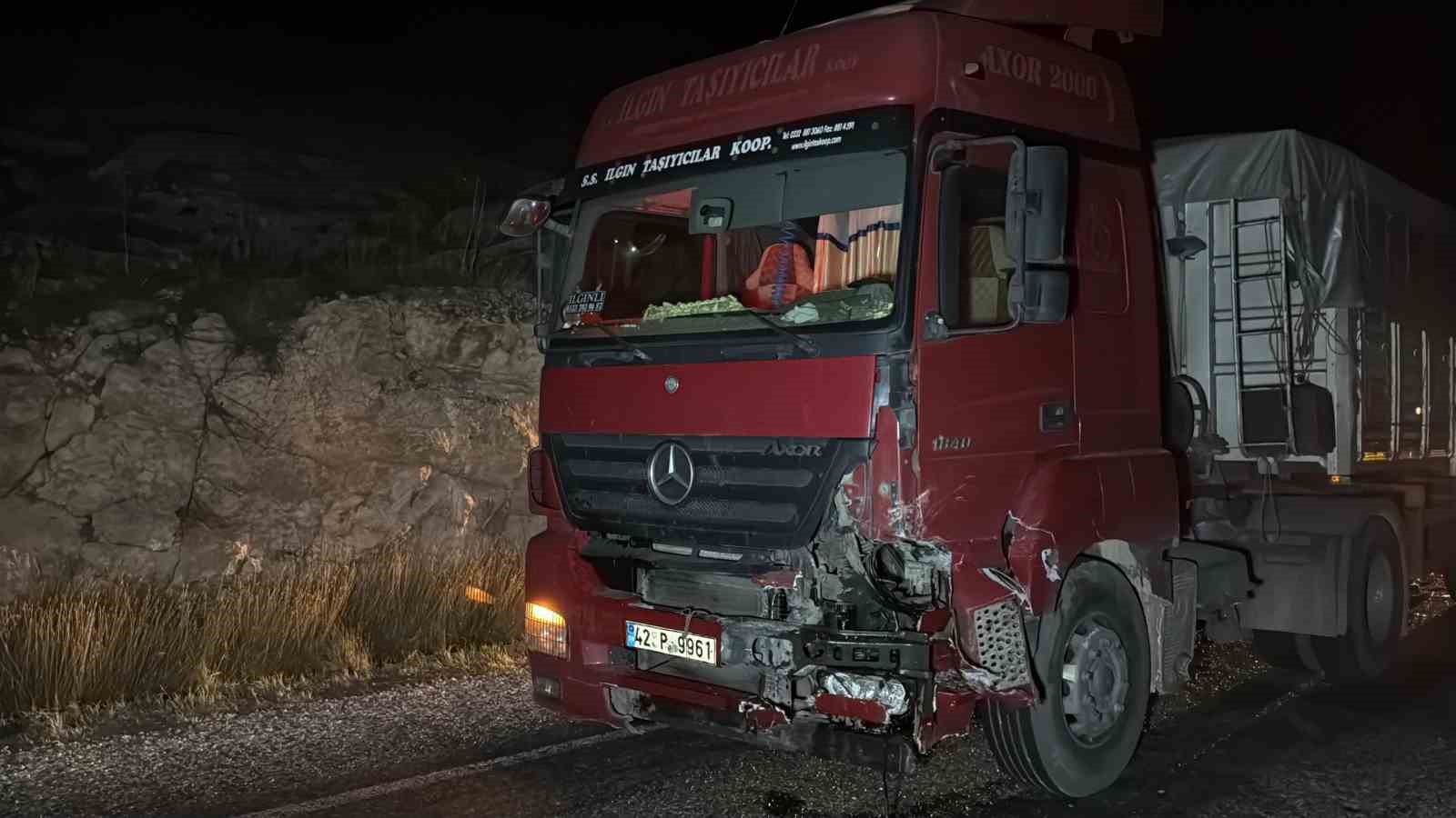 tira-carpan-otomobilde-4-kisi-yaralandi