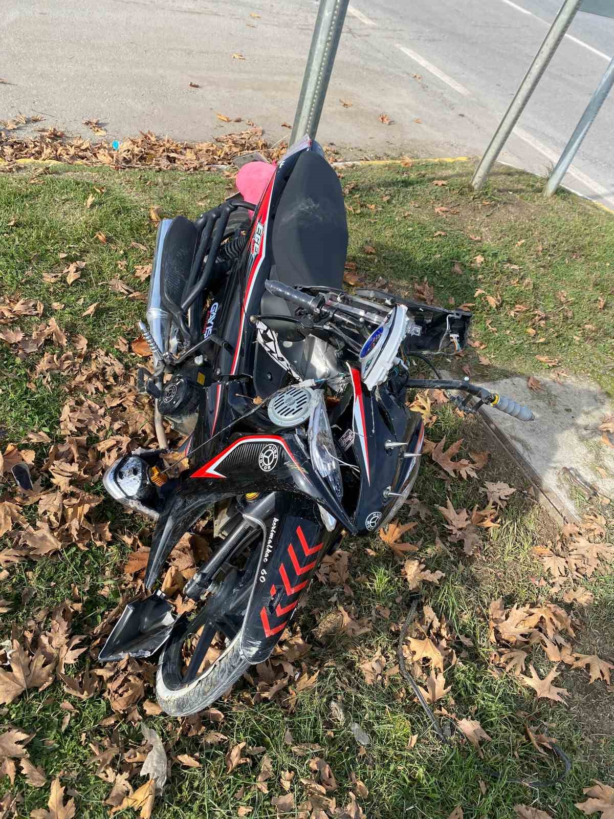 tokatta-minibus-motosiklete-carpti-2-yarali