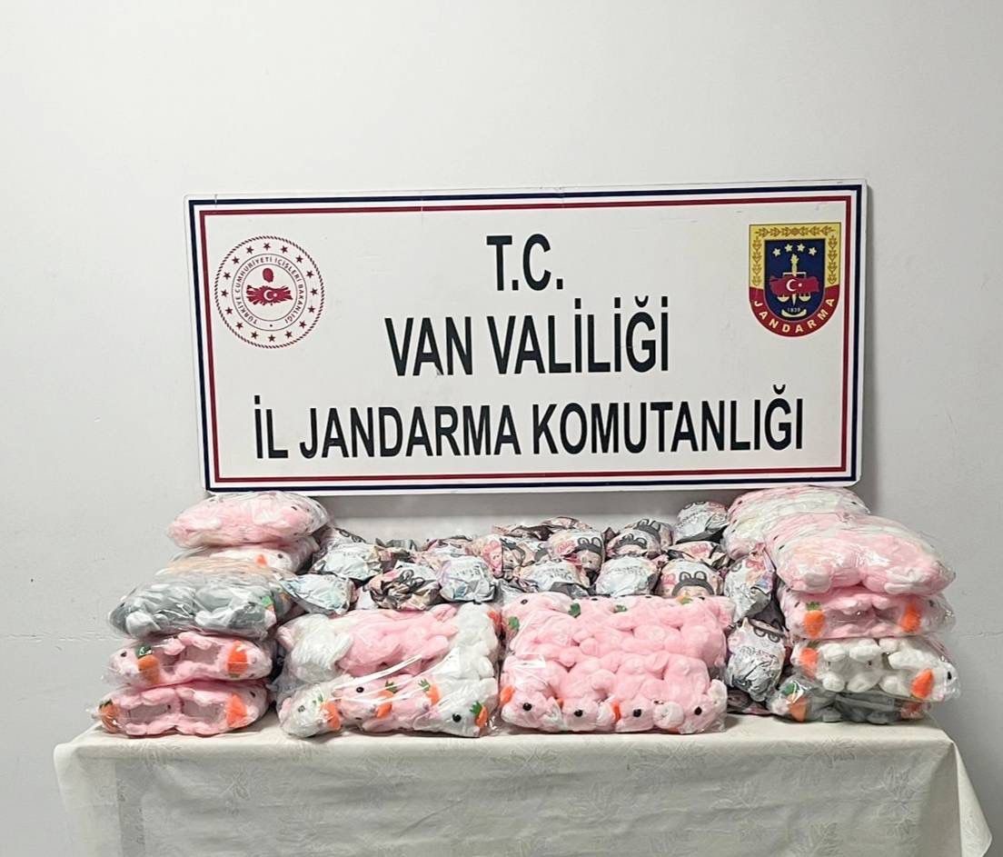 vanda-gumruk-kacagi-sigara-ve-malzeme-ele-gecirildi