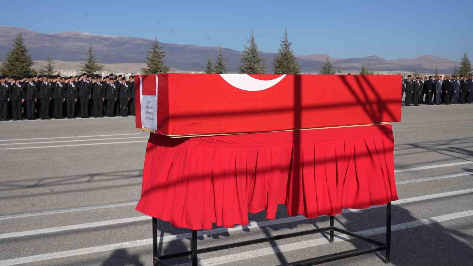 vefat-eden-komutan-icin-askeri-toren-duzenlendi