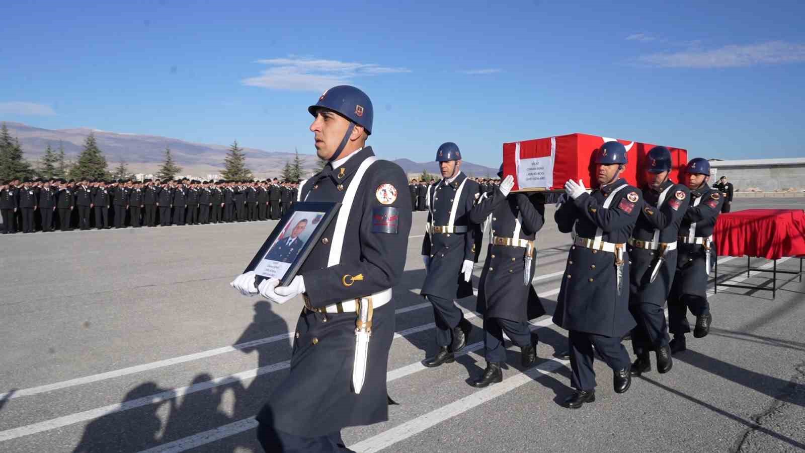 vefat-eden-komutan-icin-askeri-toren-duzenlendi