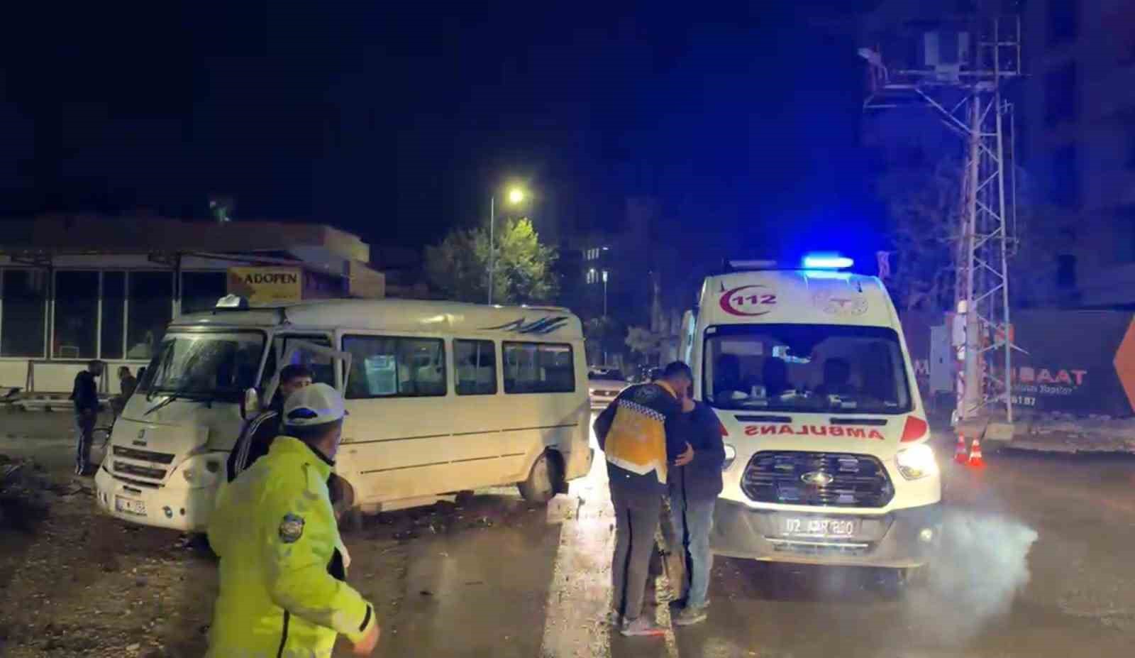yolcu-minibusu-ile-cip-carpisti-3-yarali