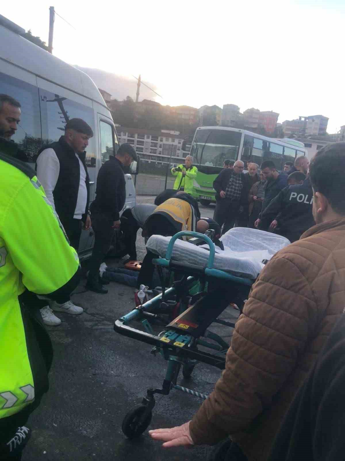 yolun-karsisina-gecerken-dustu-isci-servisinin-carpmasi-sonucu-hayatini-kaybetti