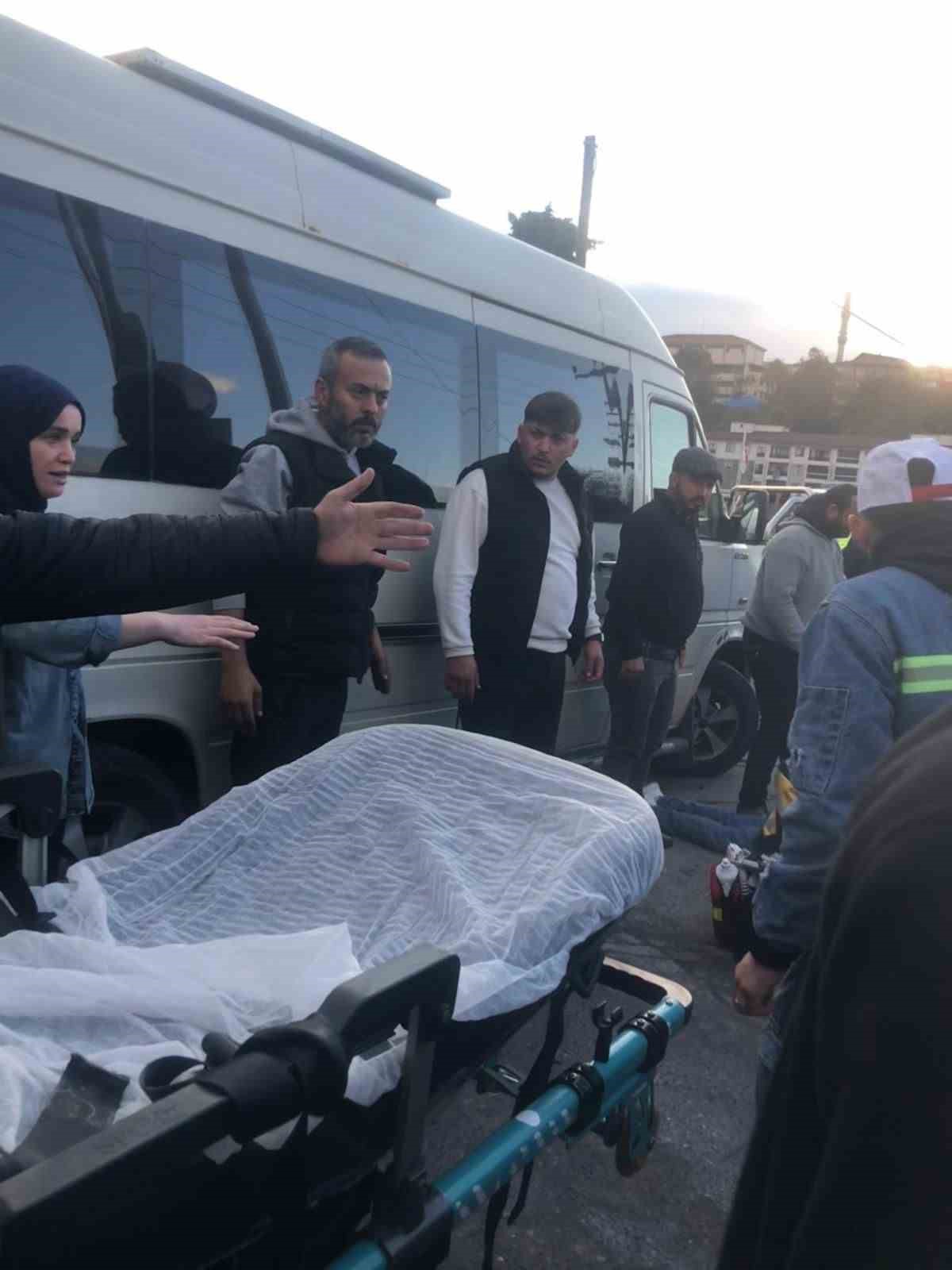 yolun-karsisina-gecerken-dustu-isci-servisinin-carpmasi-sonucu-hayatini-kaybetti