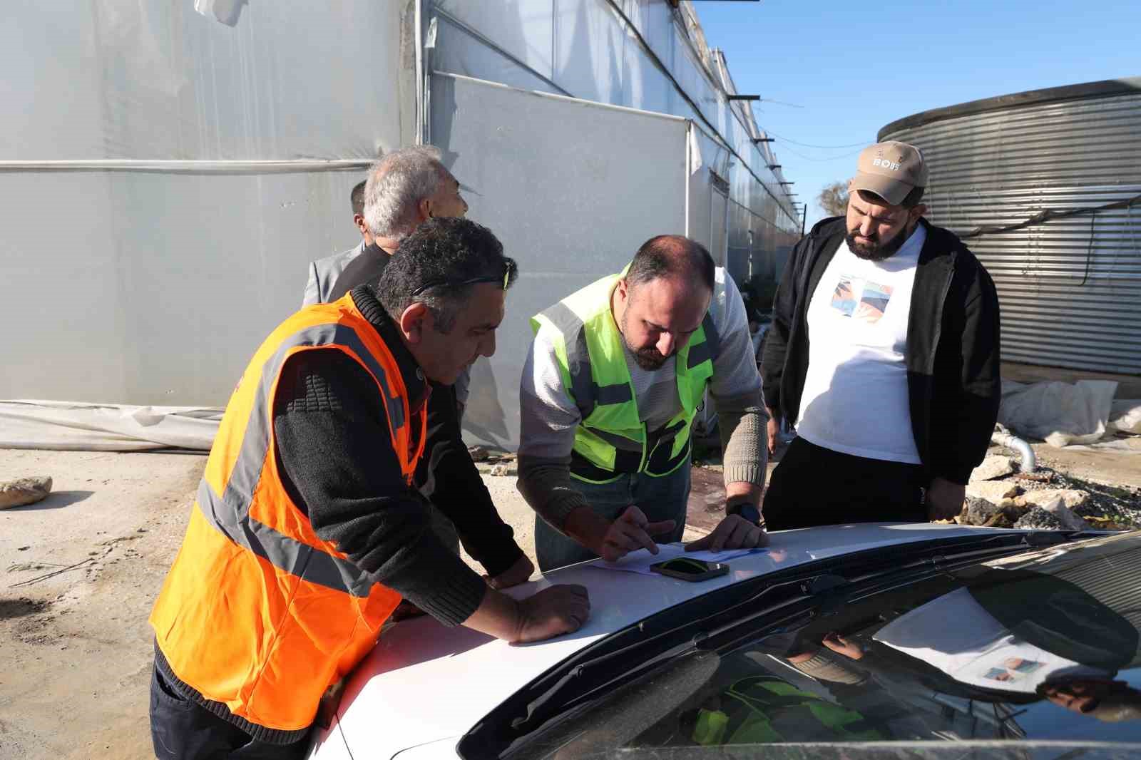 antalyada-hortumun-seralara-verdigi-zararin-boyutu-gun-yuzune-cikti