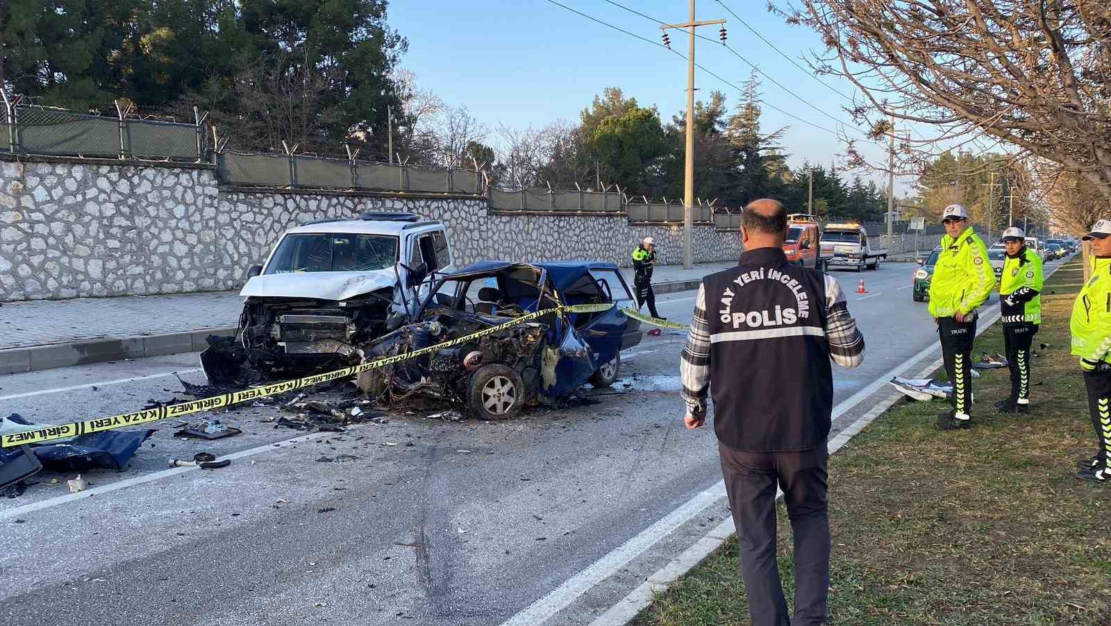 burdurda-feci-kaza-2-olu-3-yarali