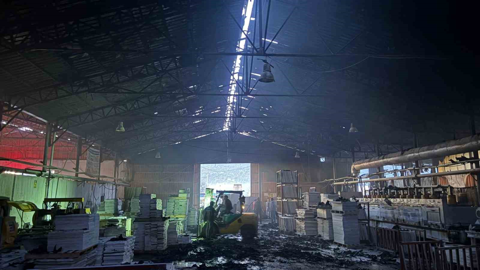 burdurda-mermer-fabrikasinda-yangin