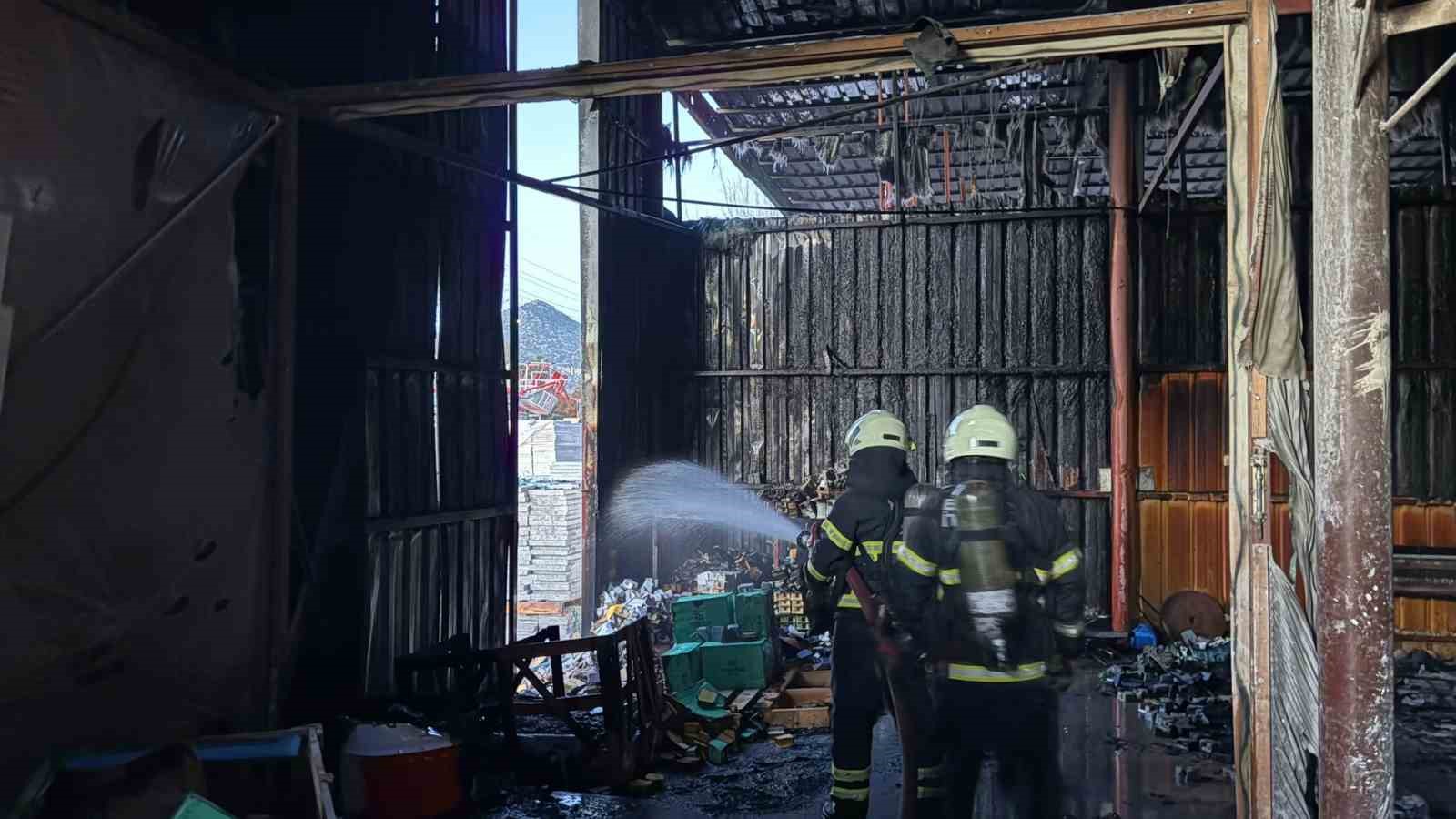 burdurda-mermer-fabrikasinda-yangin