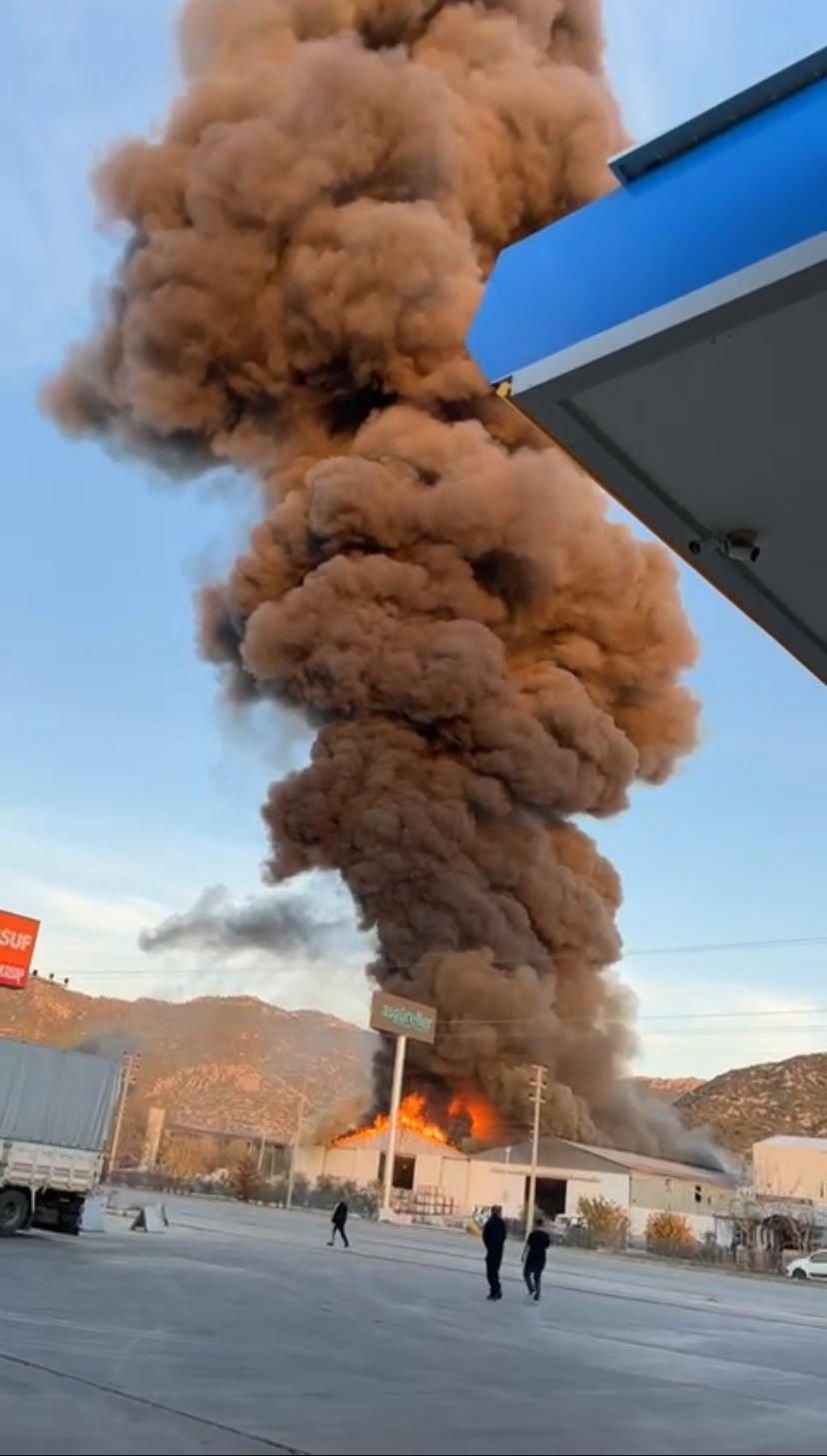 burdurda-mermer-fabrikasinda-yangin