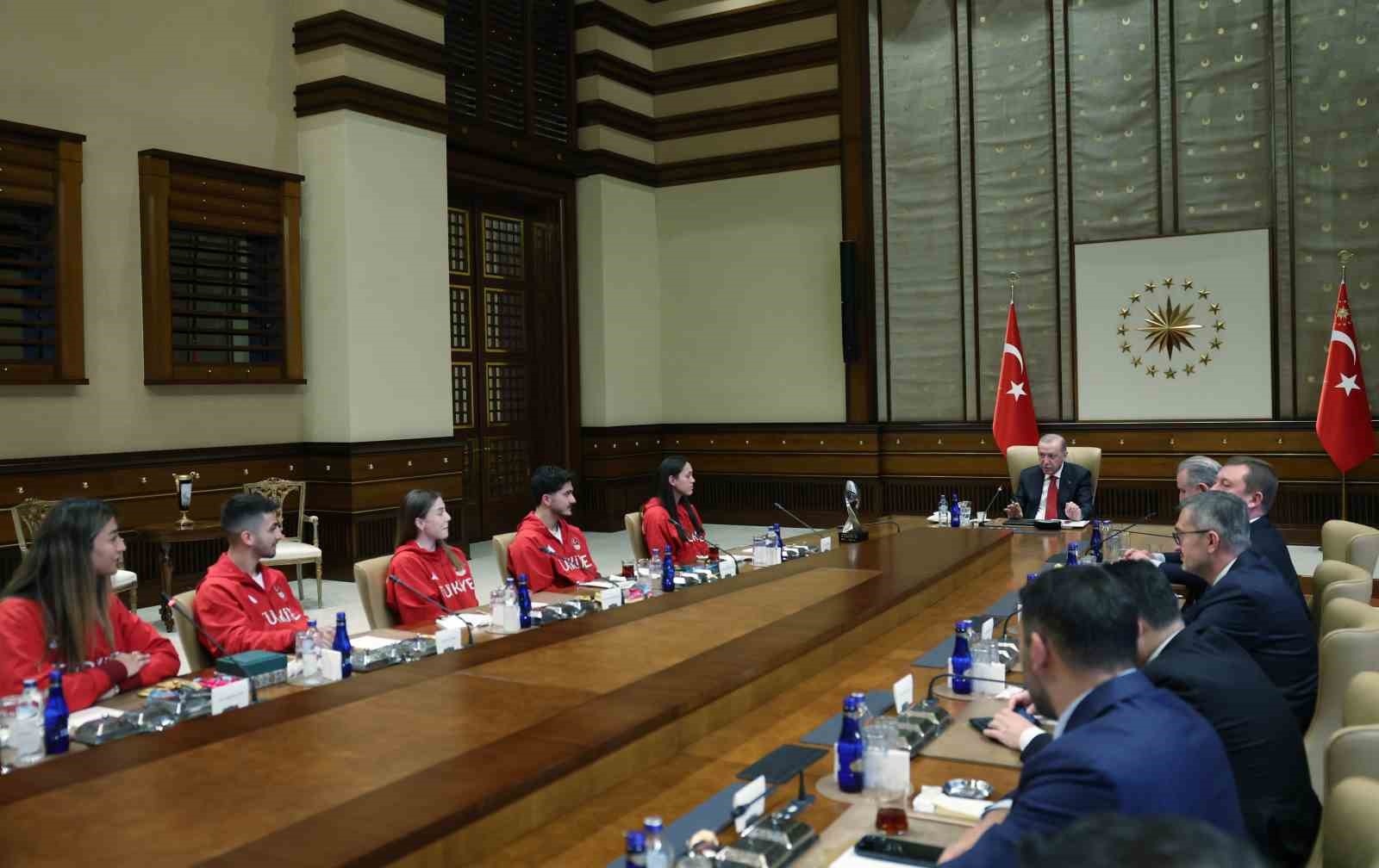 cumhurbaskani-erdogan-sporda-da-turkiye-yuzyili-hedeflerimize-ulasmak-icin-buyuk-bir-caba-harciyoruz