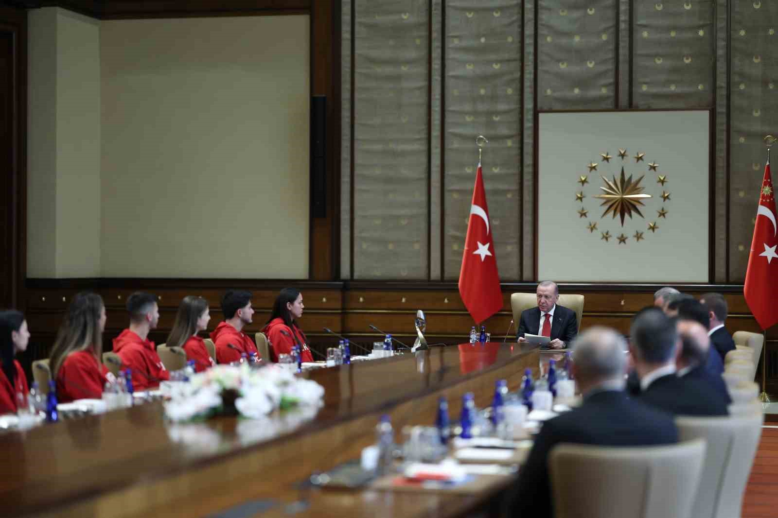 cumhurbaskani-erdogan-sporda-da-turkiye-yuzyili-hedeflerimize-ulasmak-icin-buyuk-bir-caba-harciyoruz