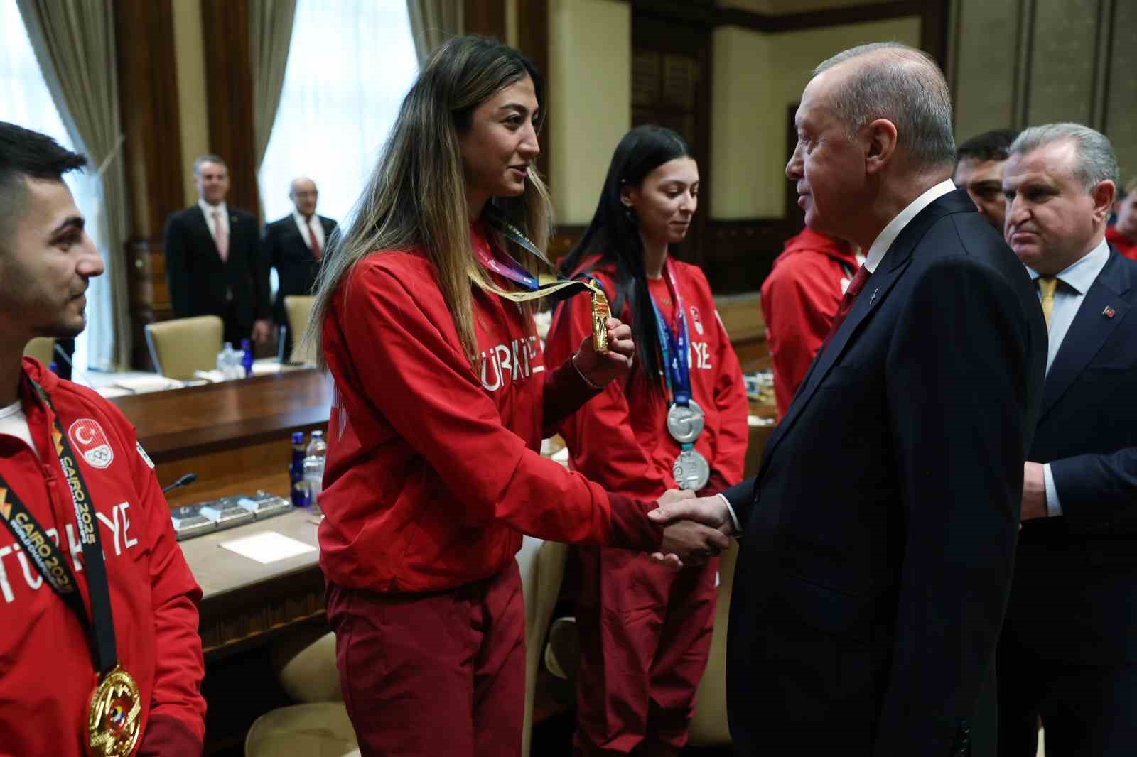 cumhurbaskani-erdogan-sporda-da-turkiye-yuzyili-hedeflerimize-ulasmak-icin-buyuk-bir-caba-harciyoruz