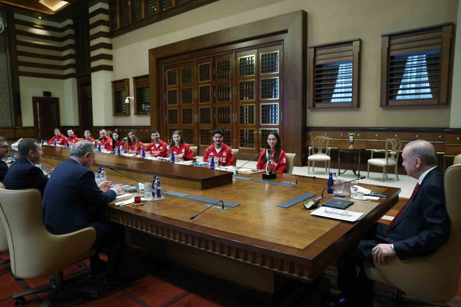 cumhurbaskani-erdogan-sporda-da-turkiye-yuzyili-hedeflerimize-ulasmak-icin-buyuk-bir-caba-harciyoruz