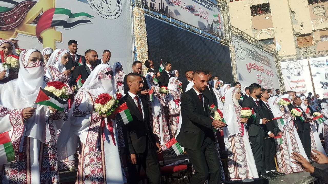 gazzede-54-cift-savasin-golgesinde-dunya-evine-girdi