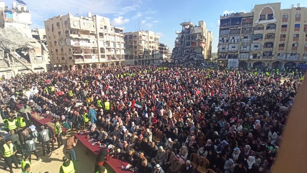 gazzede-54-cift-savasin-golgesinde-dunya-evine-girdi