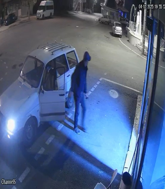 ispartada-daglik-alanda-yanmis-aracin-kenarinda-bassiz-erkek-cesedi-bulundu