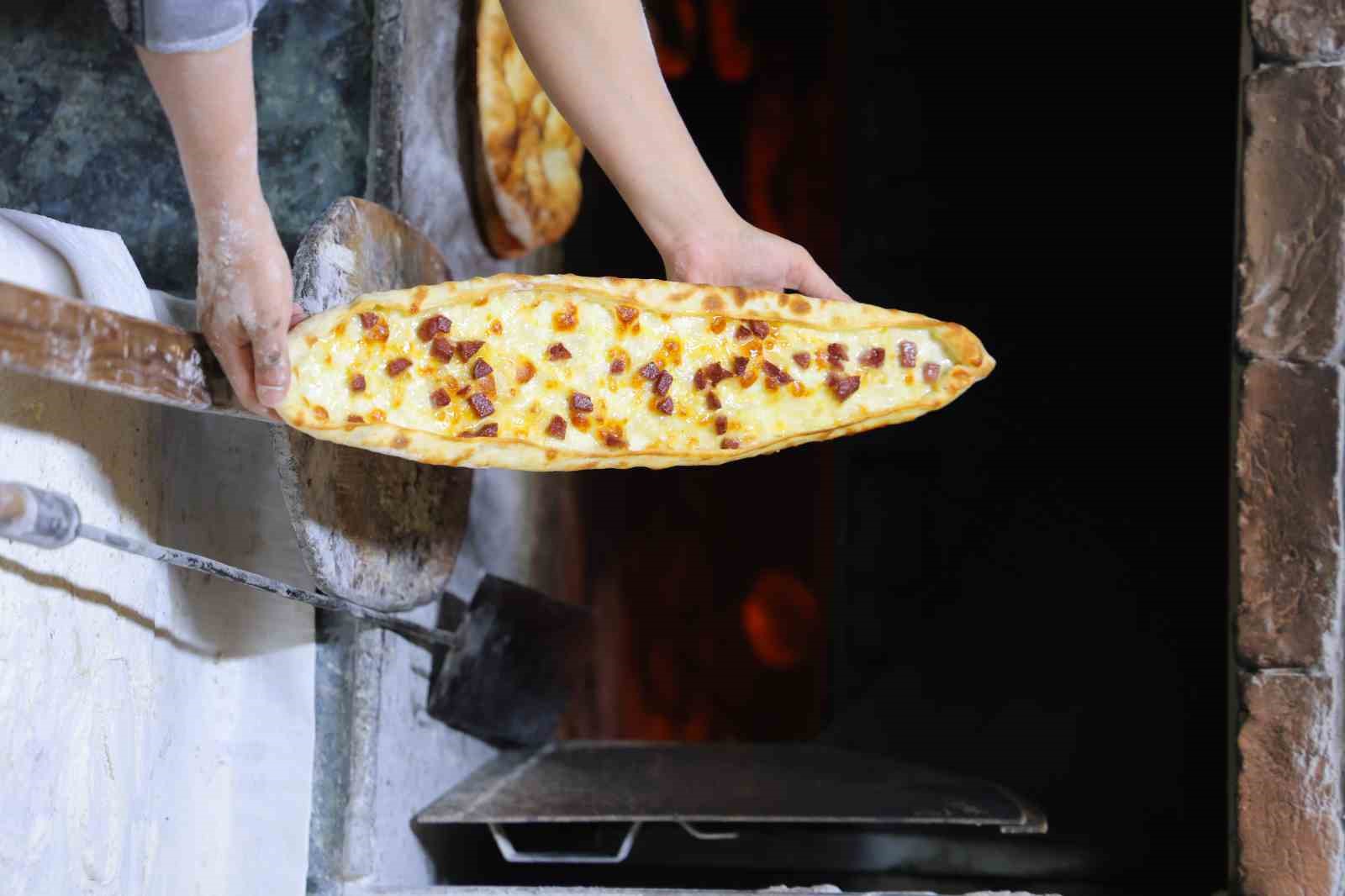 kahramanmaras-cardak-mahallesinde-170-yillik-ekmek-gelenegi-suruyor