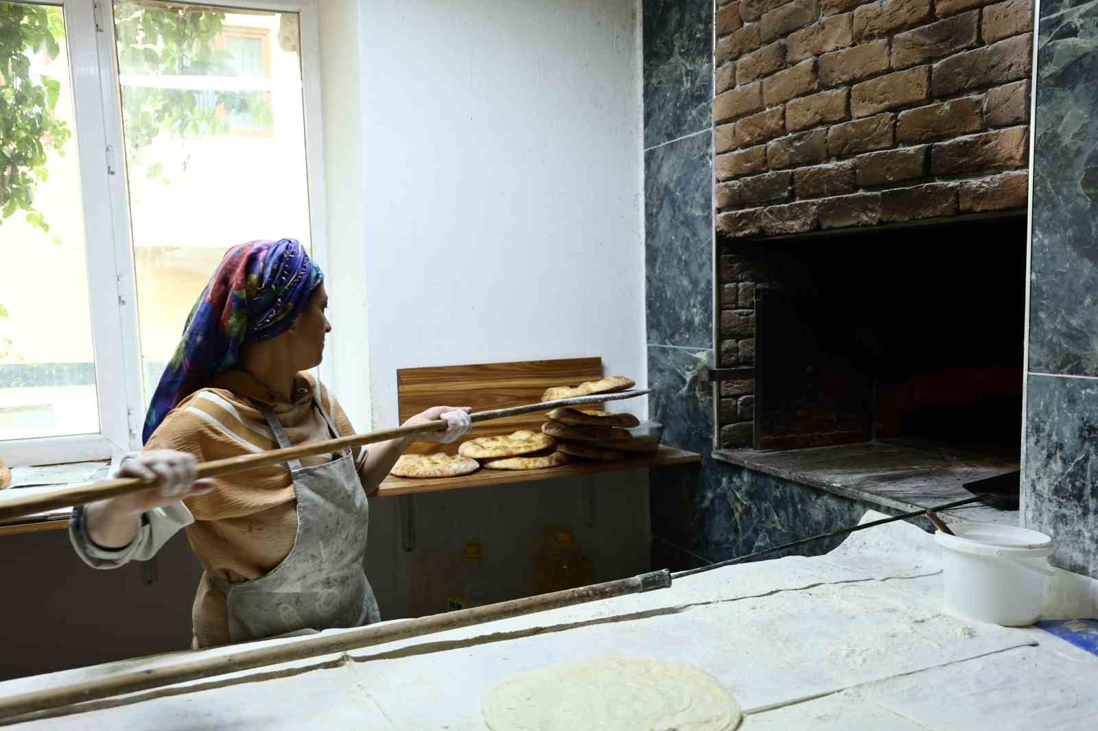 kahramanmaras-cardak-mahallesinde-170-yillik-ekmek-gelenegi-suruyor