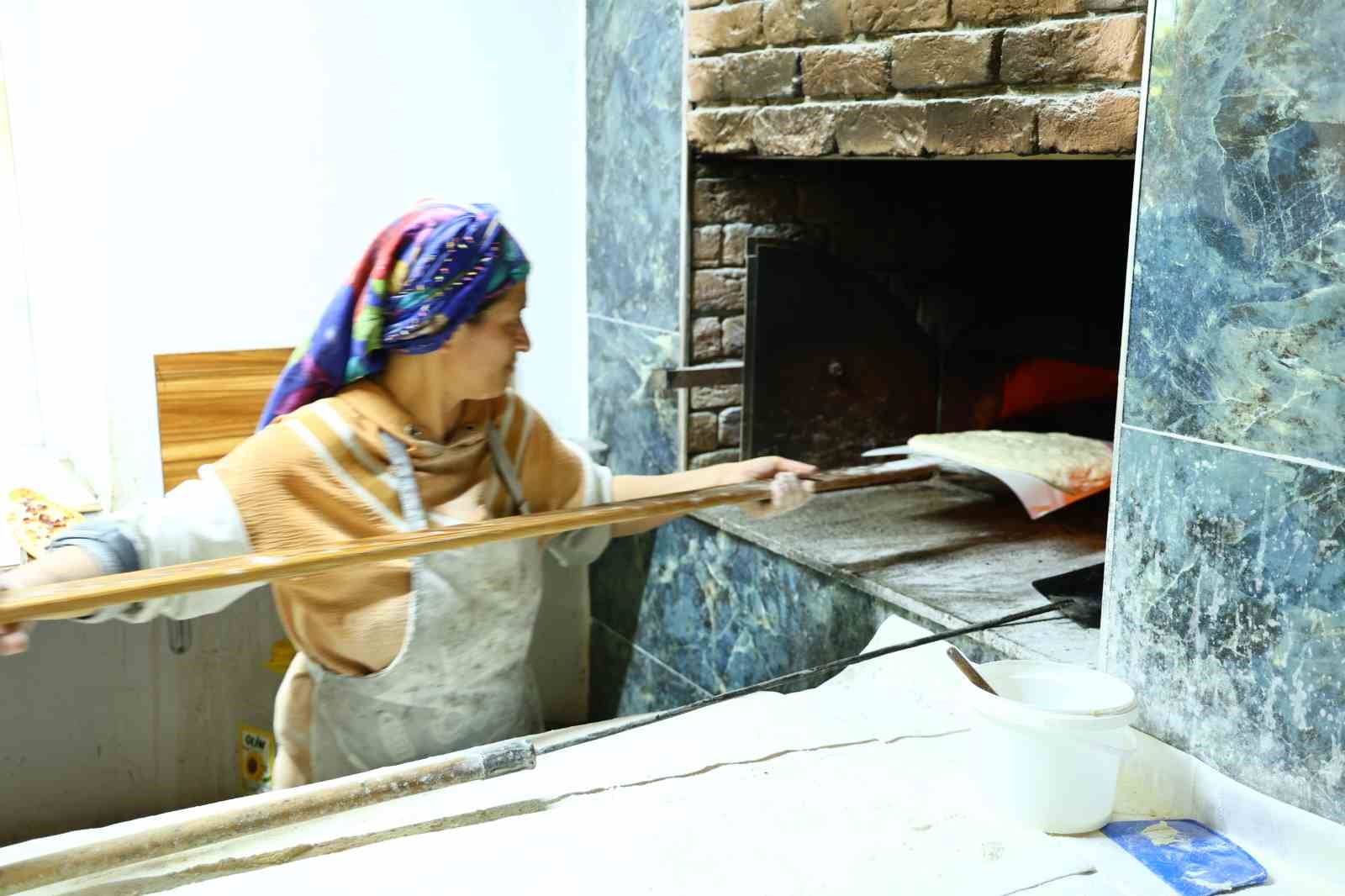 kahramanmaras-cardak-mahallesinde-170-yillik-ekmek-gelenegi-suruyor