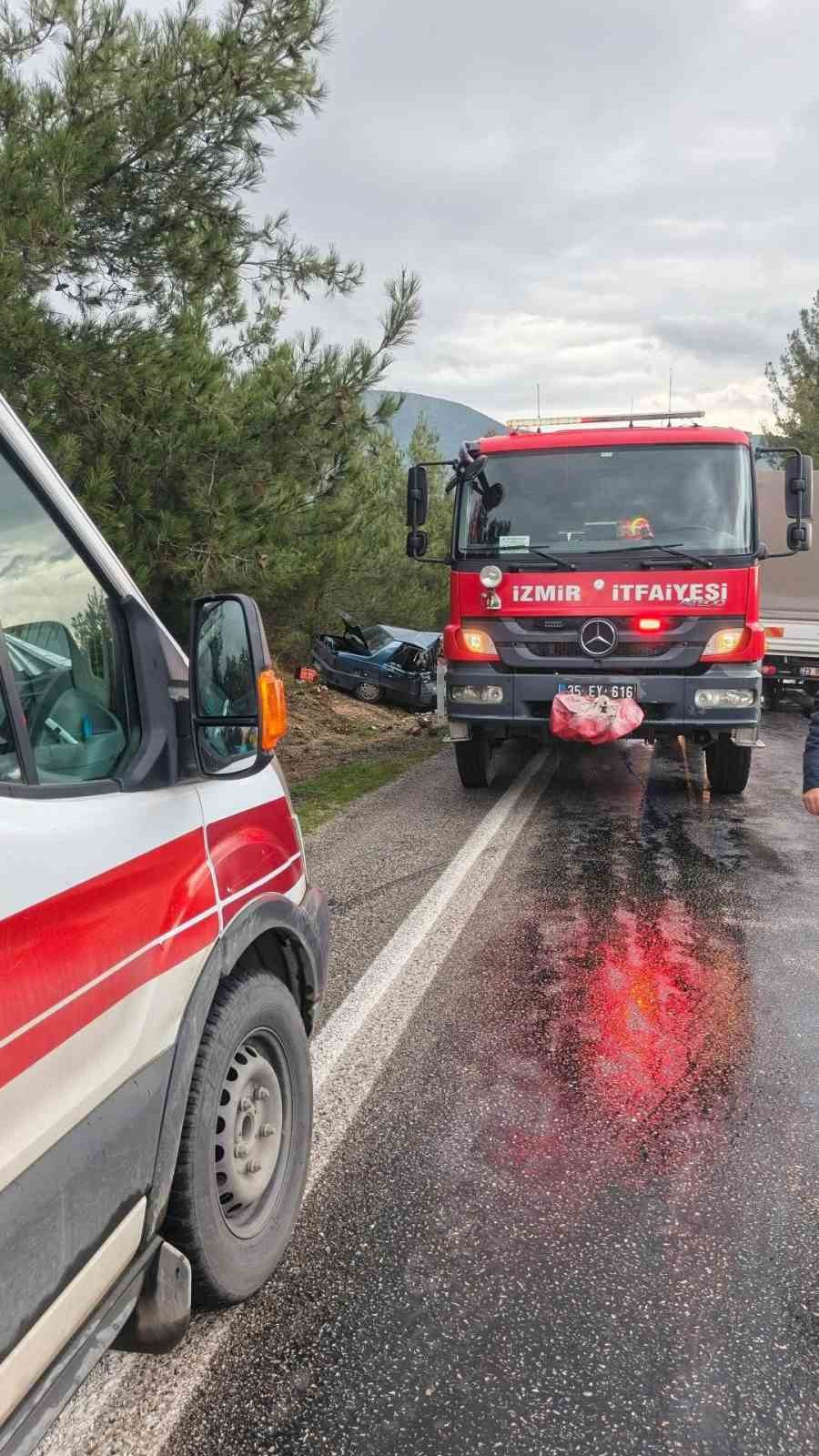 kamyonetle-otomobil-carpisti-2-olu-2-yarali