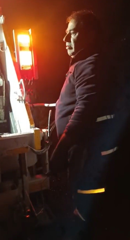 kediyi-posete-koyup-cope-attilar