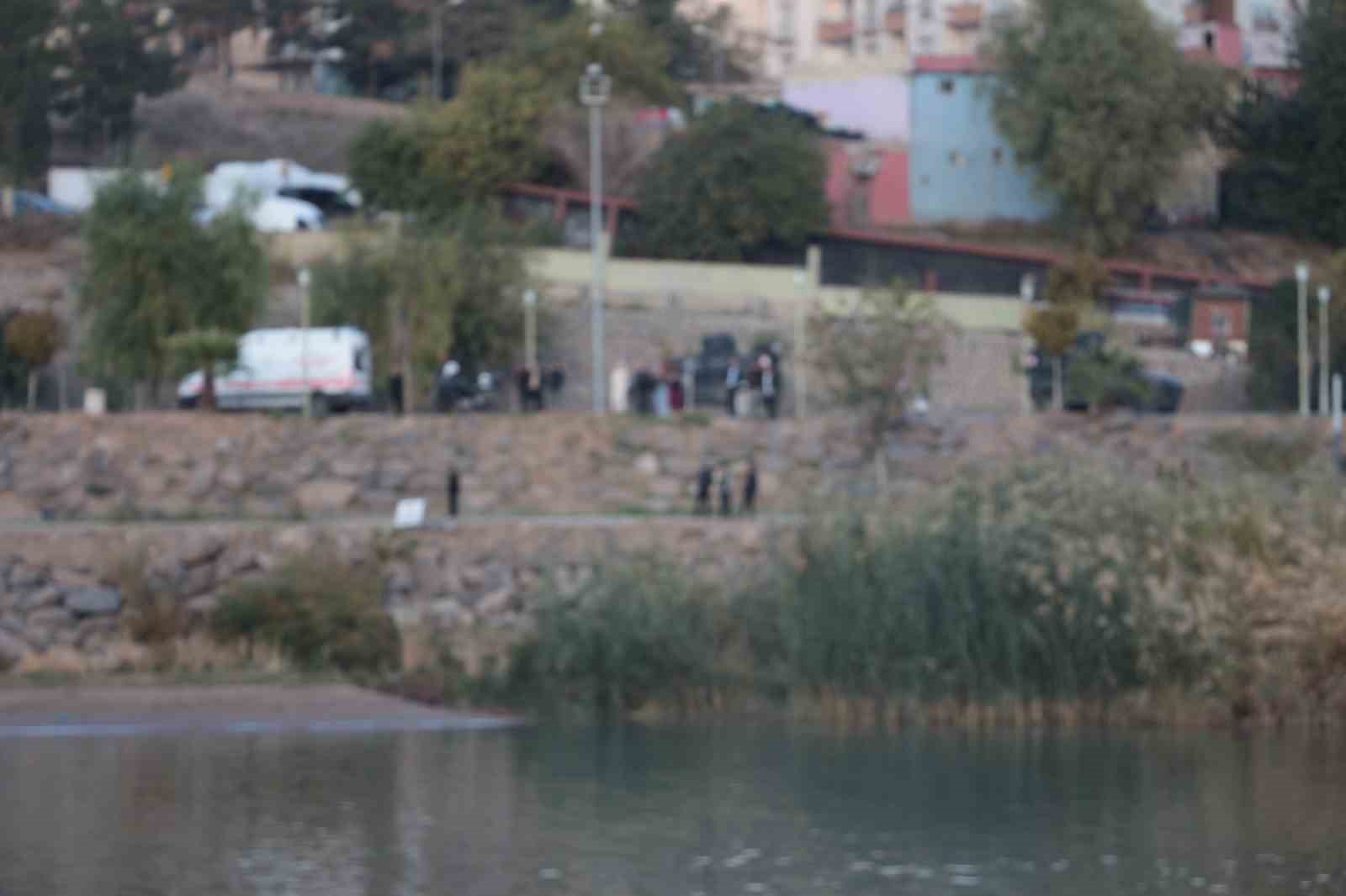 nehre-dusen-terligini-almak-isterken-suya-dusen-cocuk-kayboldu