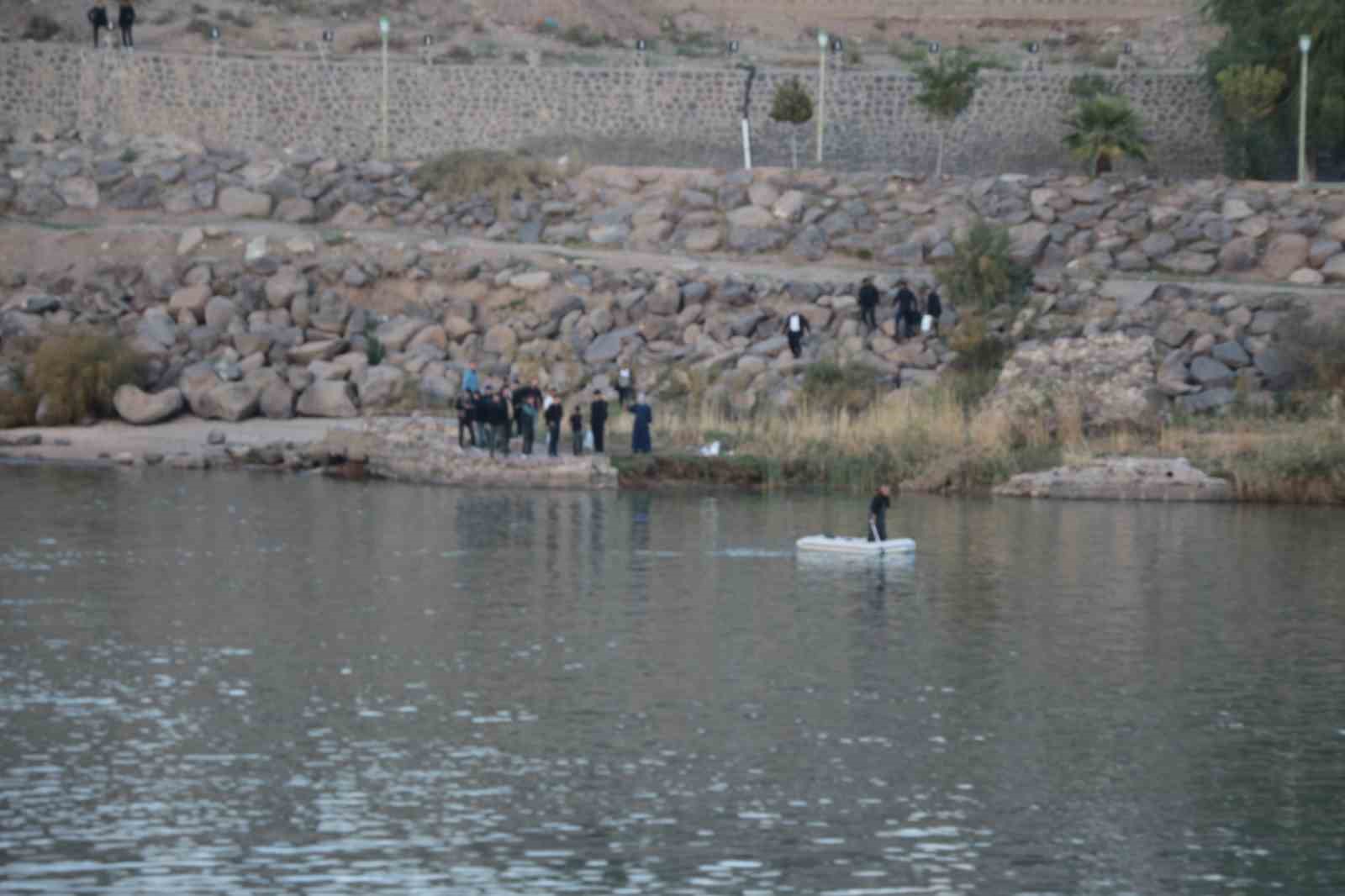 nehre-dusen-terligini-almak-isterken-suya-dusen-cocuk-kayboldu