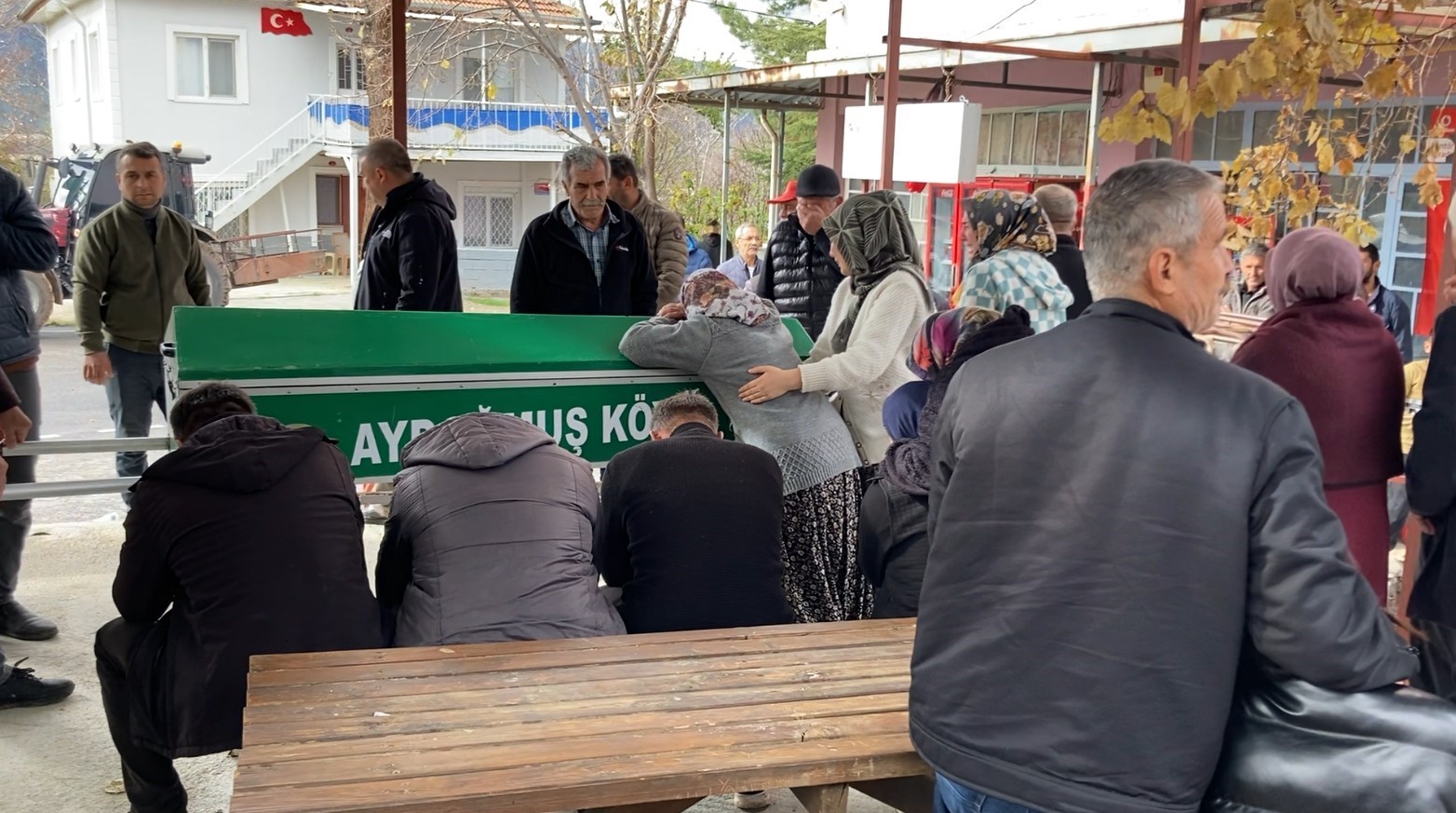 oglumun-basini-kesmisler-diyen-baba-gozyaslari-icinde-adalet-istedi