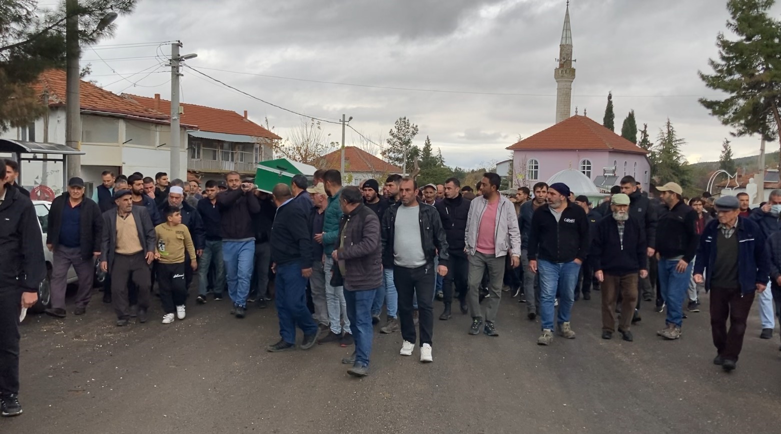 oglumun-basini-kesmisler-diyen-baba-gozyaslari-icinde-adalet-istedi