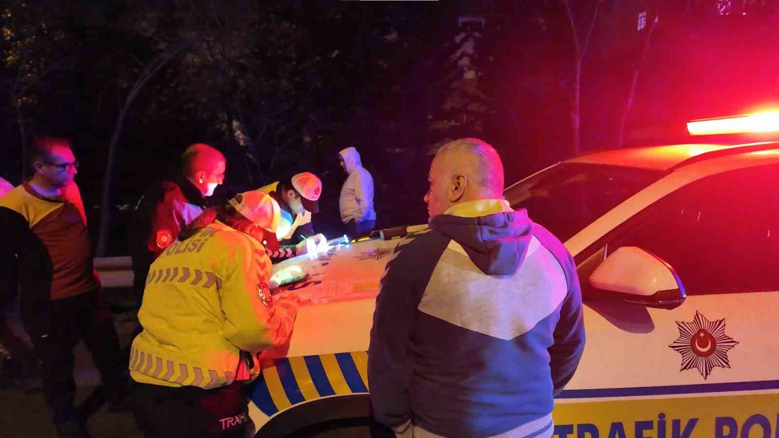 temde-kacan-surucunun-neden-oldugu-zincirleme-kaza-2-yarali