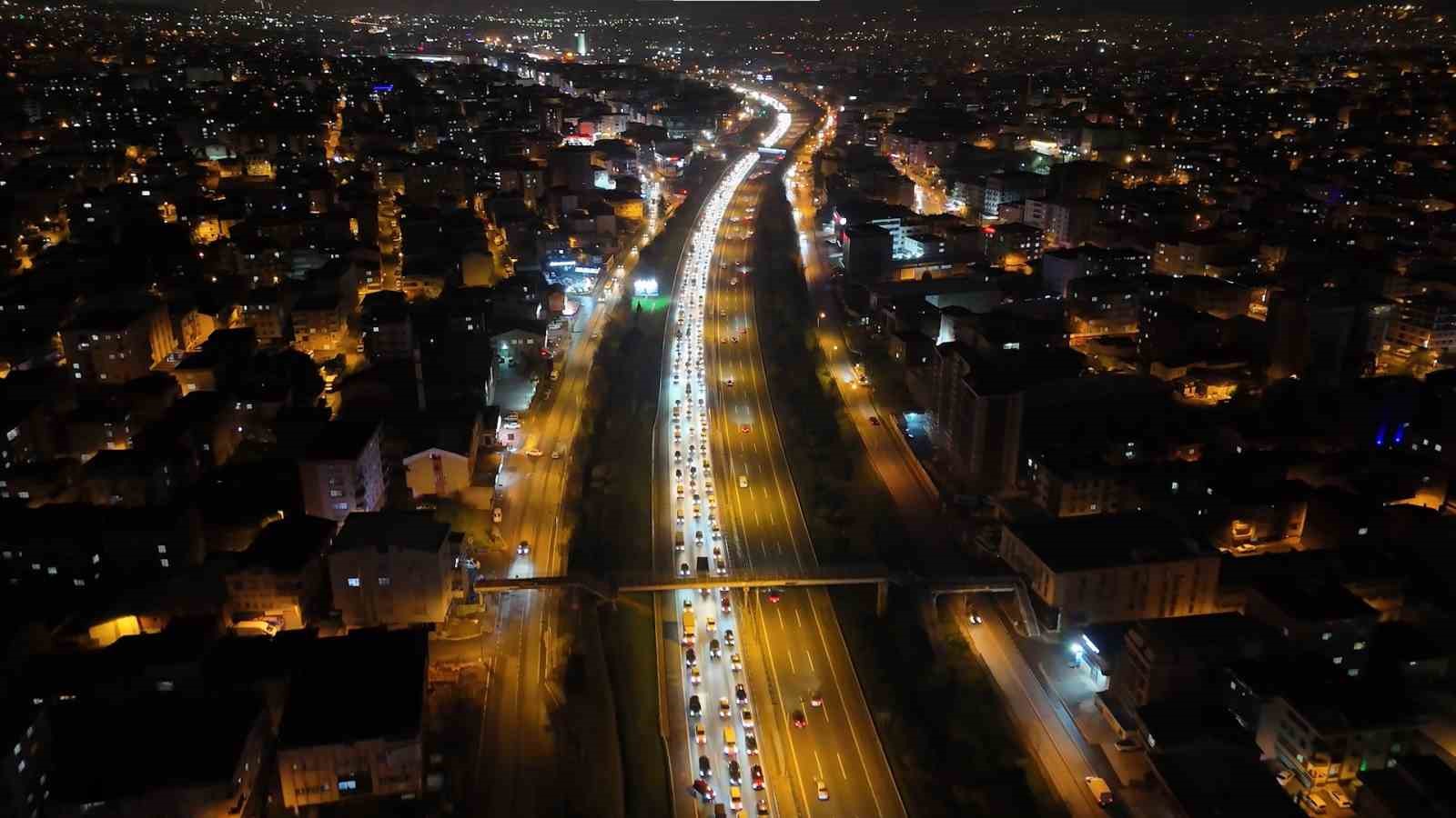 temde-kacan-surucunun-neden-oldugu-zincirleme-kaza-2-yarali