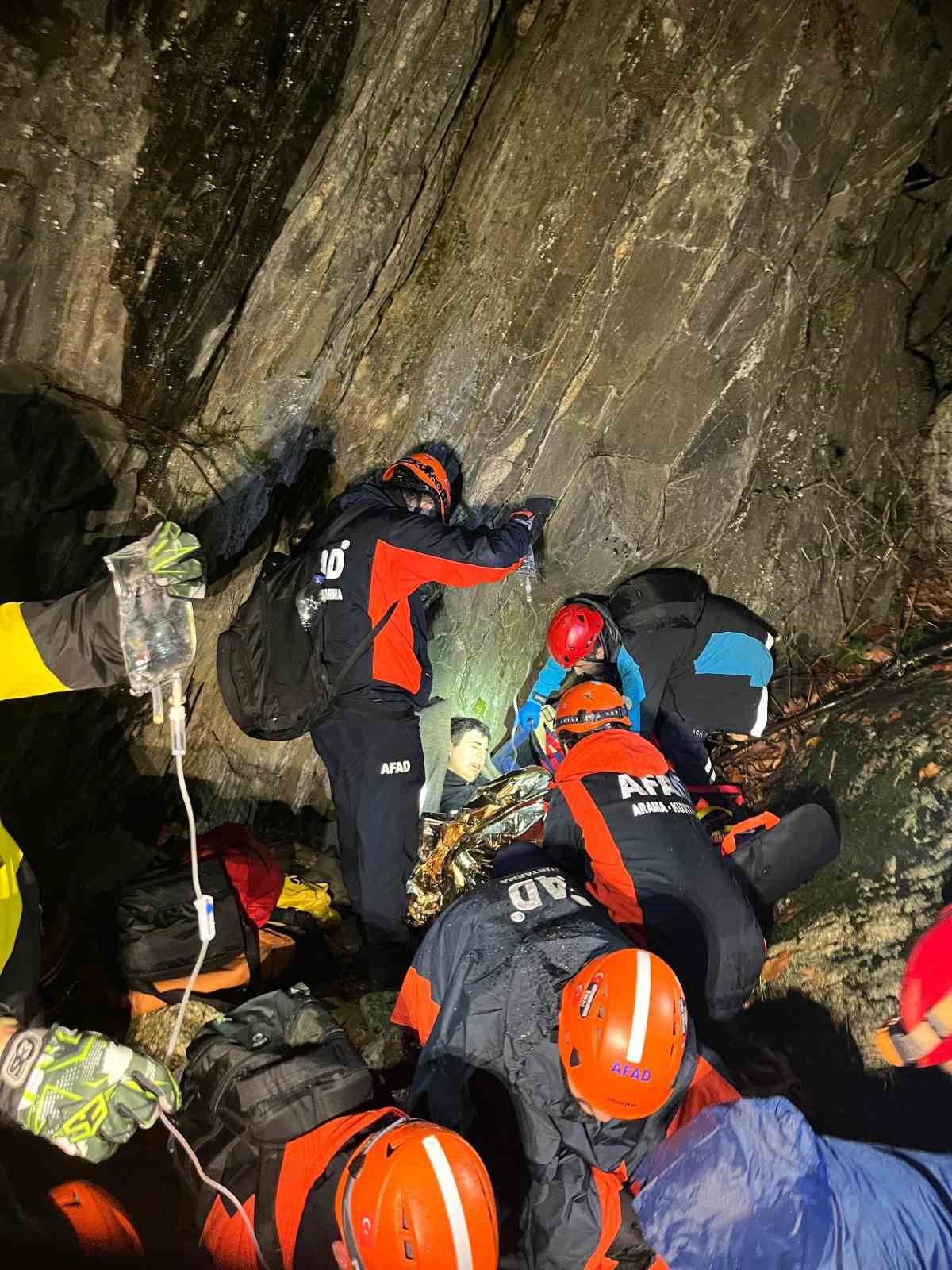 uludagda-facia-kaybolan-iki-cocuktan-biri-duserek-hayatini-kaybetti