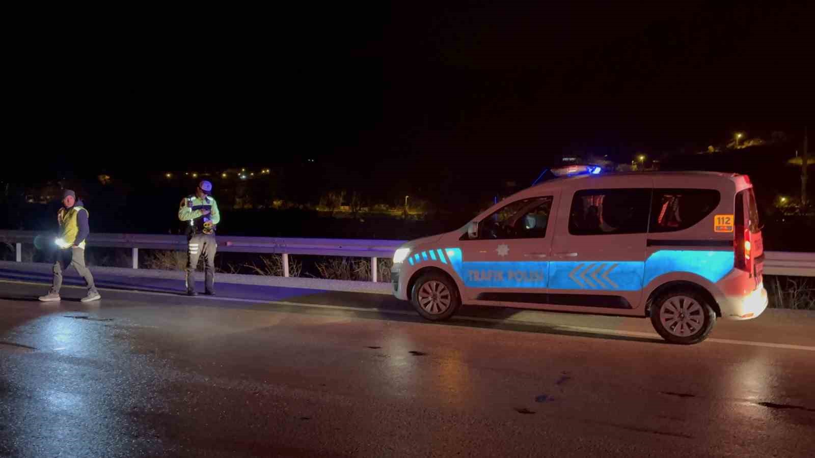 yasli-adam-yolun-karsisina-gecmek-isterken-canindan-oldu