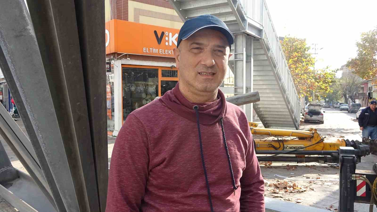 yayalar-evimi-izliyor-sikayeti-ust-gecidi-yiktirdi-evi-yine-gorebiliyoruz