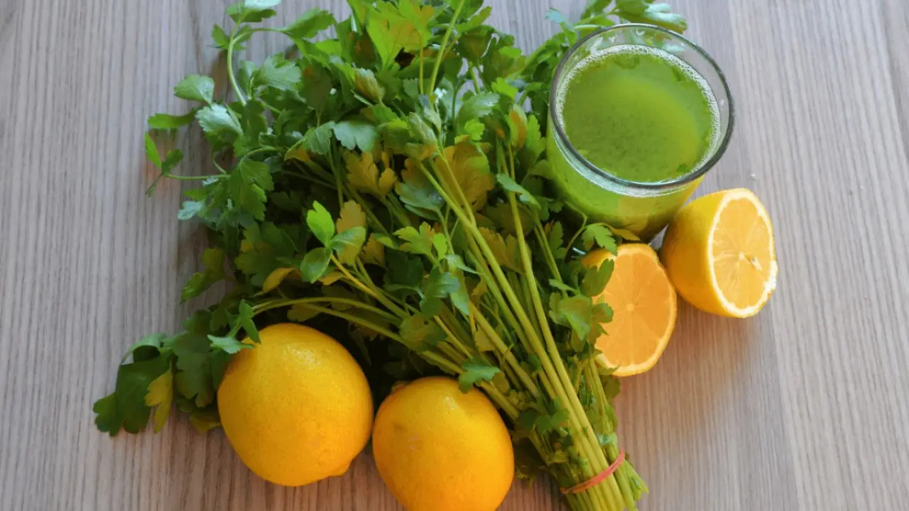 Sabah aç karnına maydanoz ve limon tüketmenin 5 şaşırtıcı faydası