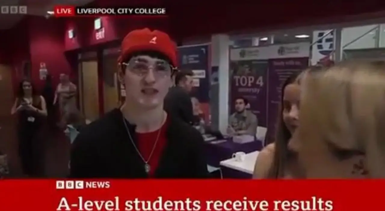 İngiliz öğrenci BBC canlı yayınında kanala soykırım ortağı dedi, yayın kesildi