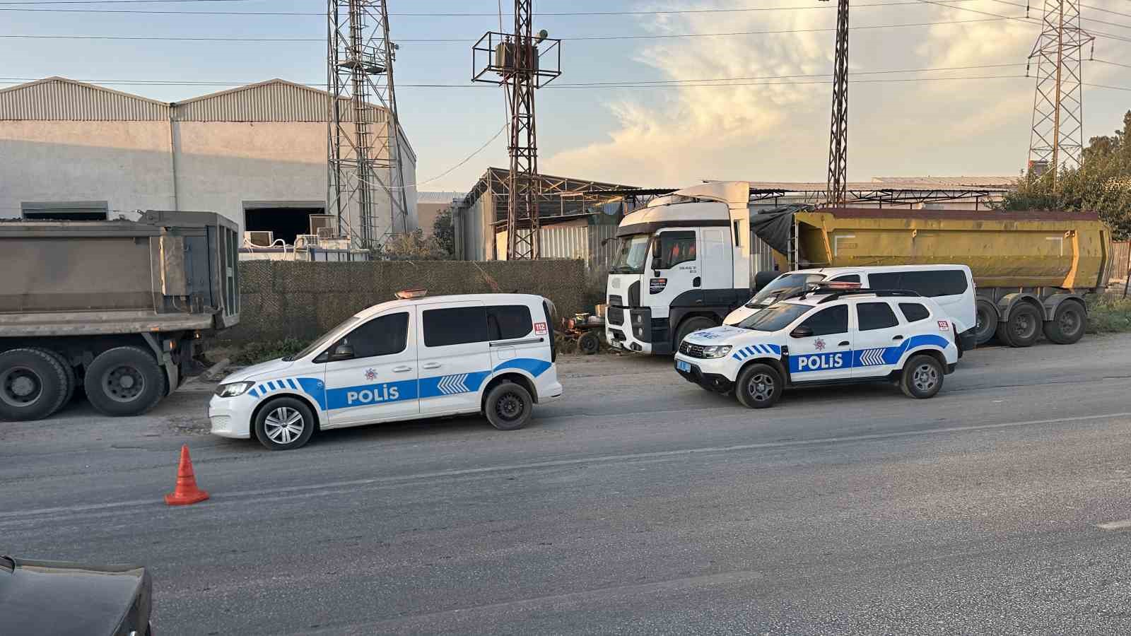 adanada-feci-kaza-2-infaz-koruma-memuru-oldu-1-yarali