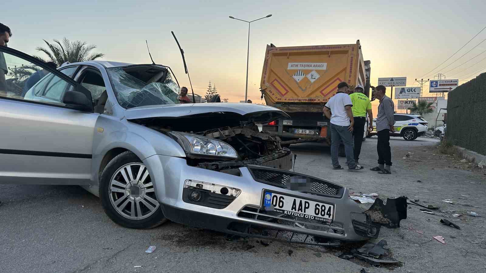 adanada-feci-kaza-2-infaz-koruma-memuru-oldu-1-yarali