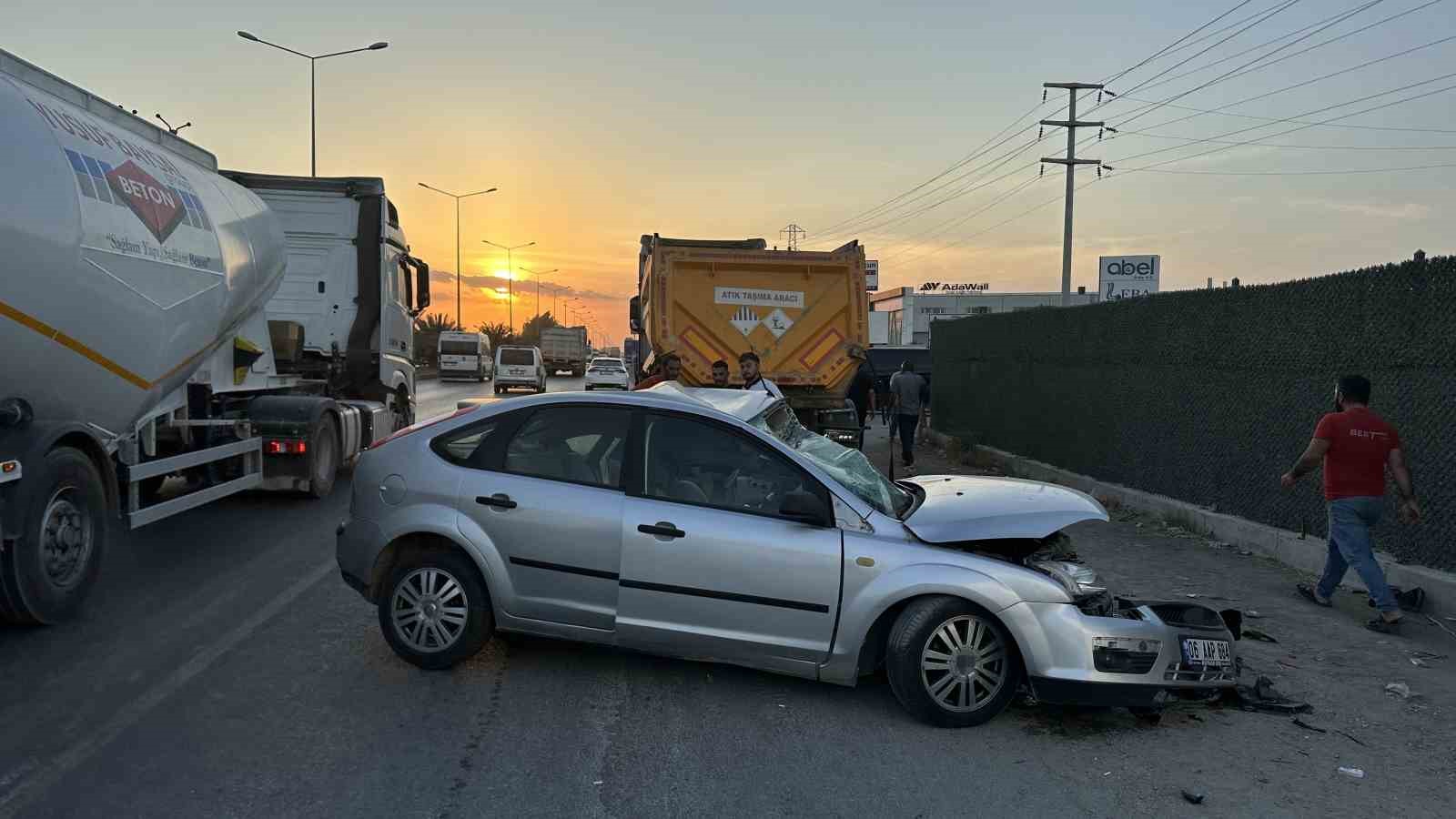 adanada-feci-kaza-2-infaz-koruma-memuru-oldu-1-yarali