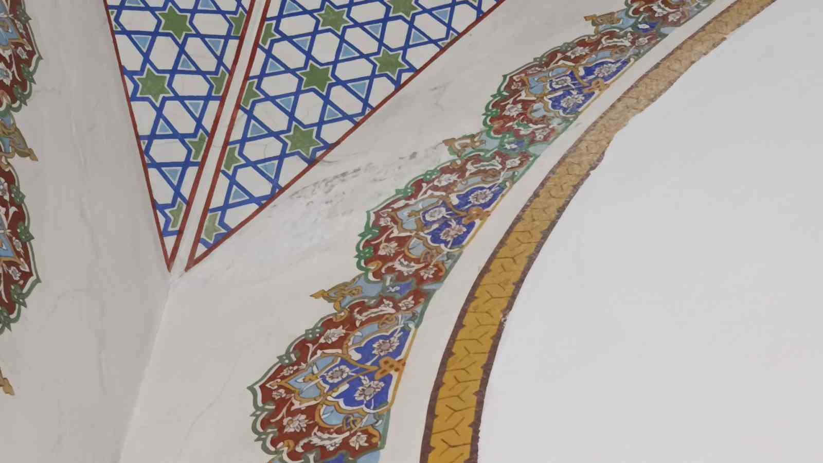 ahi-evranin-emaneti-tehlikede-camide-bakimsizlik-alarm-veriyor