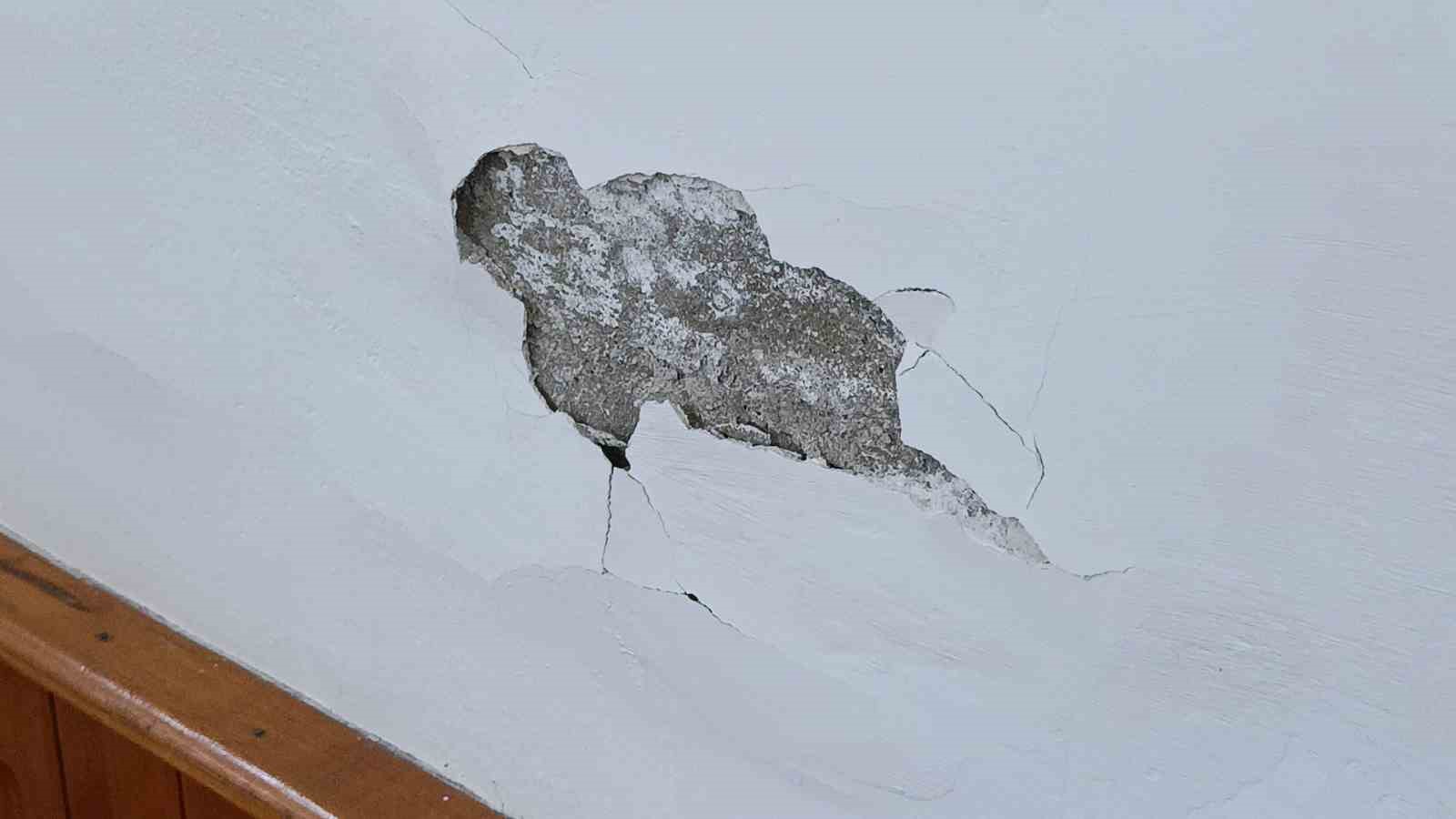 ahi-evranin-emaneti-tehlikede-camide-bakimsizlik-alarm-veriyor