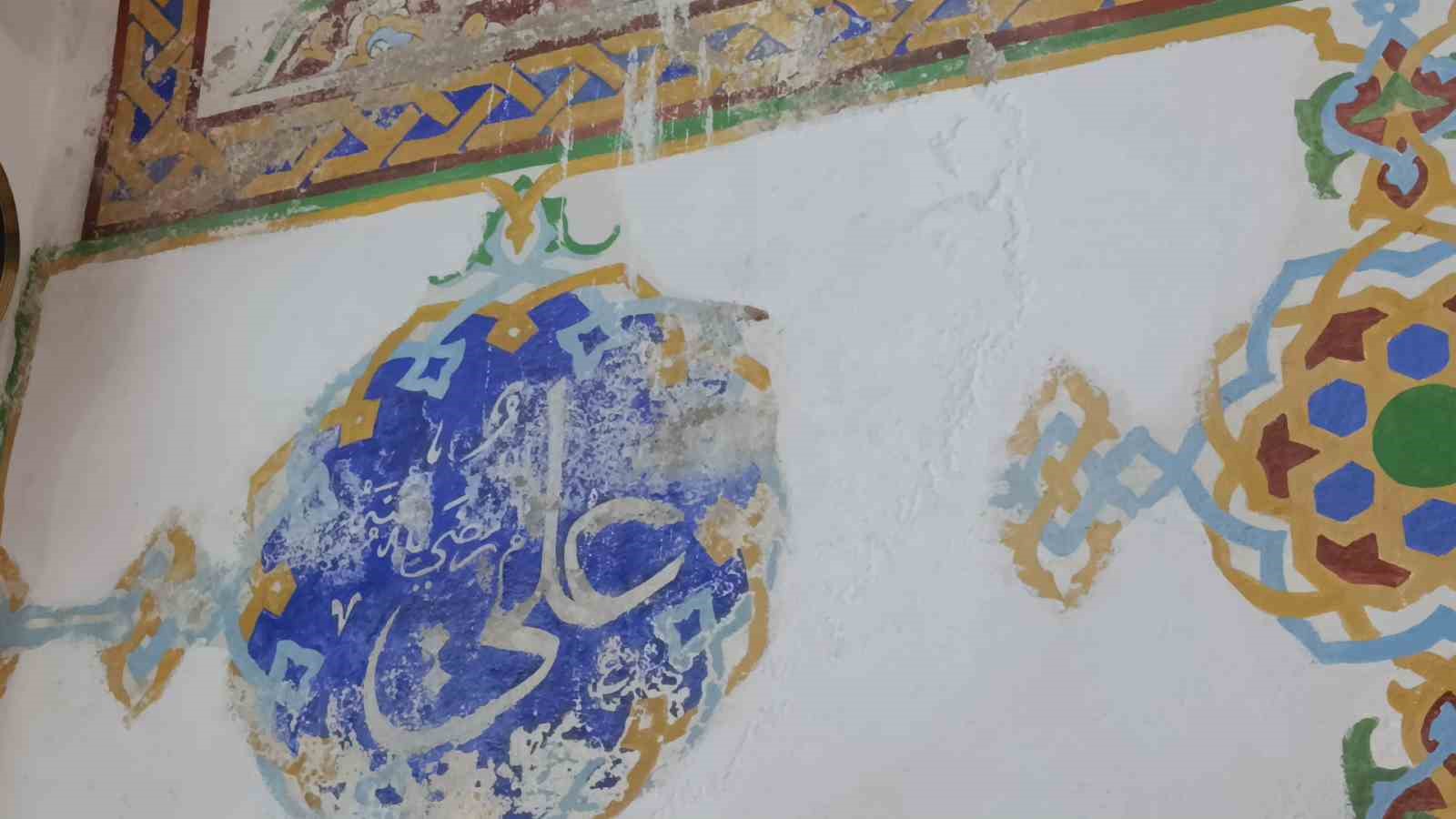 ahi-evranin-emaneti-tehlikede-camide-bakimsizlik-alarm-veriyor